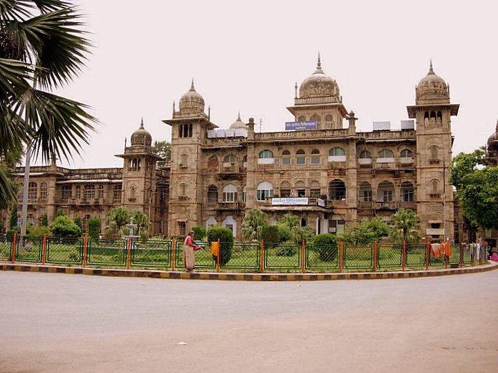 Gajra Raja Medical College